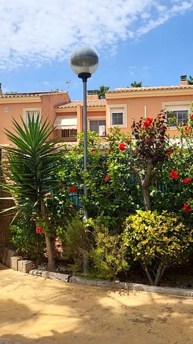 5 makuuhuone Rivitalo myytävänä paikassa San Juan de Alicante / Sant Joan d'Alacant mukana uima-altaan 
autotalli - 596 000 € (Ref: 9984973)