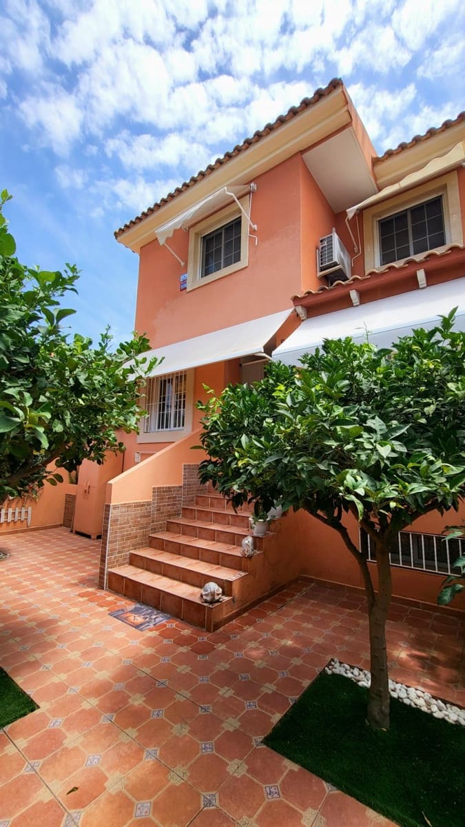 5 makuuhuone Rivitalo myytävänä paikassa San Juan de Alicante / Sant Joan d'Alacant mukana uima-altaan 
autotalli - 596 000 € (Ref: 9984973)
