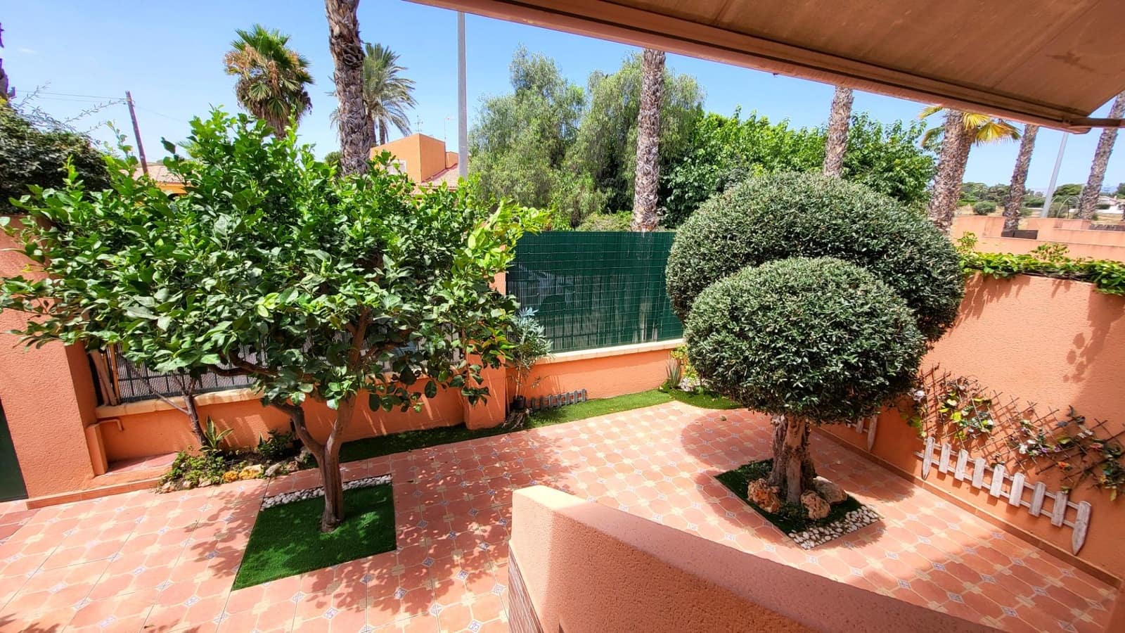 5 makuuhuone Rivitalo myytävänä paikassa San Juan de Alicante / Sant Joan d'Alacant mukana uima-altaan 
autotalli - 596 000 € (Ref: 9984973)