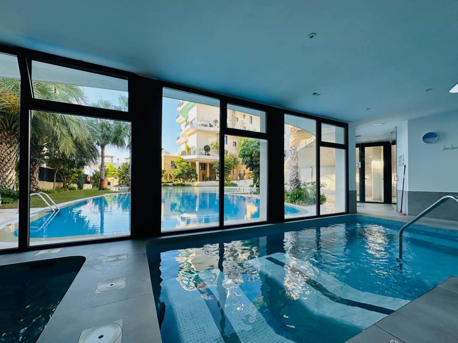 3 bedroom Apartment for rent in La Villajoyosa / Vila Joiosa with pool - € 2,400 (Ref: 9995776)