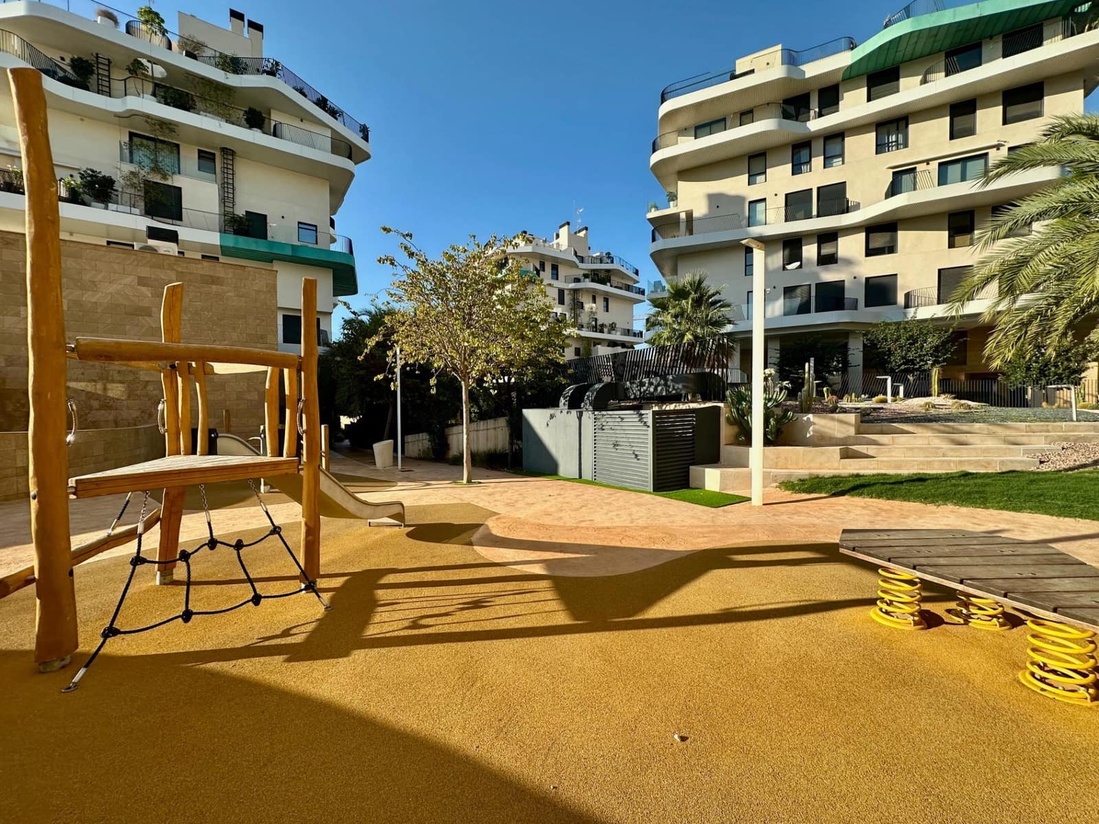 3 bedroom Apartment for rent in La Villajoyosa / Vila Joiosa with pool - € 2,400 (Ref: 9995776)