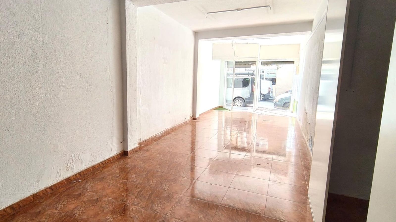 Commercial for rent in Elche / Elx - € 400 (Ref: 9998791)