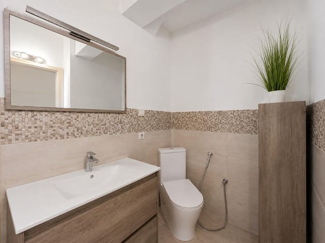 2 soveværelse Lejlighed til salg i Alicante by med garage - € 341.000 (Ref: 9999607)