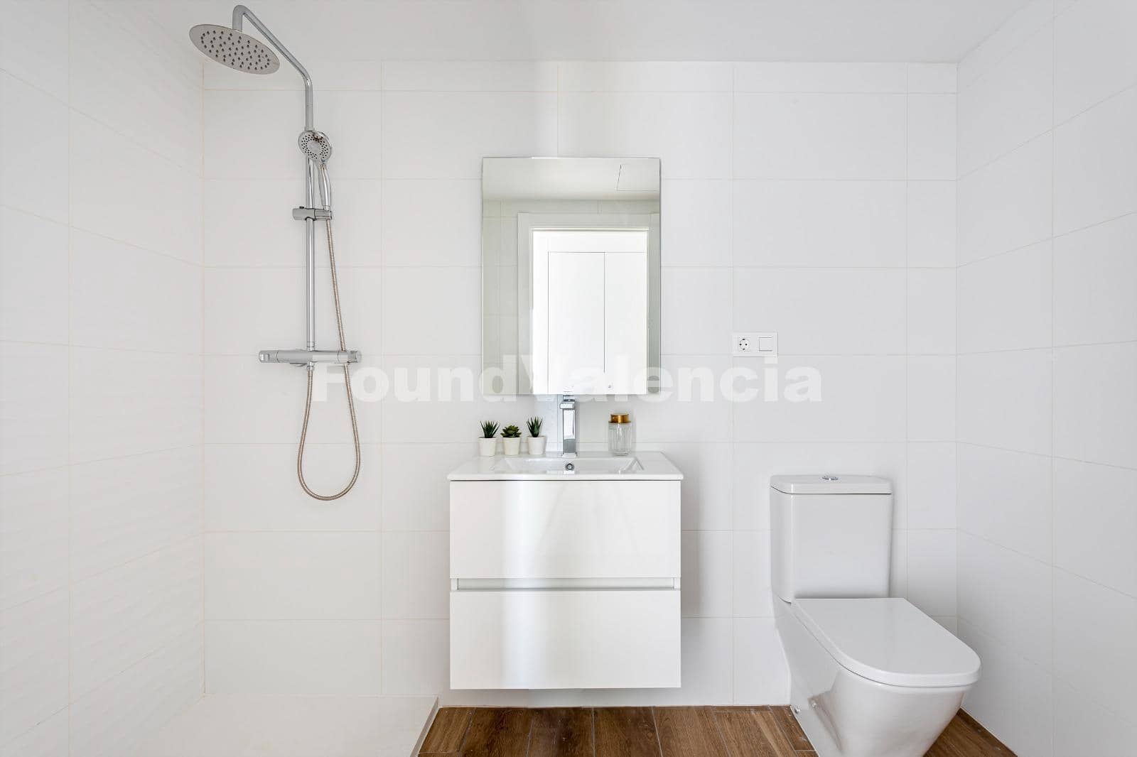 2 bedroom Apartment for sale in Valencia city with pool garage - € 430,000 (Ref: 10145307)