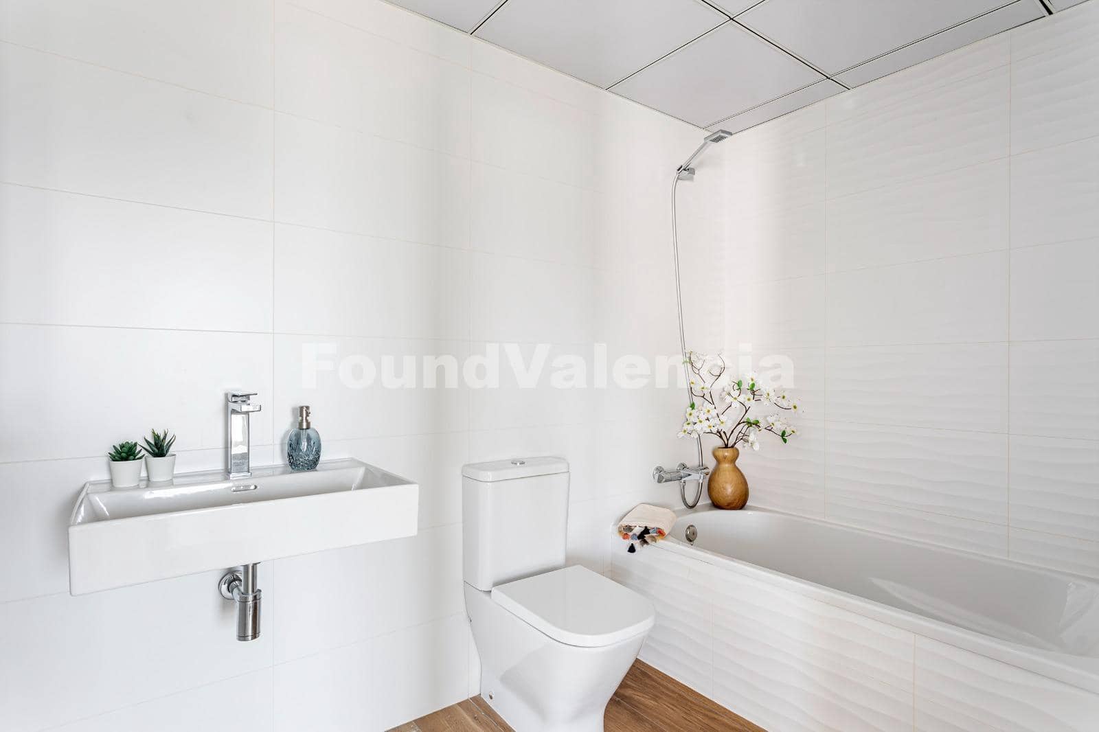 2 bedroom Apartment for sale in Valencia city with pool garage - € 430,000 (Ref: 10145307)