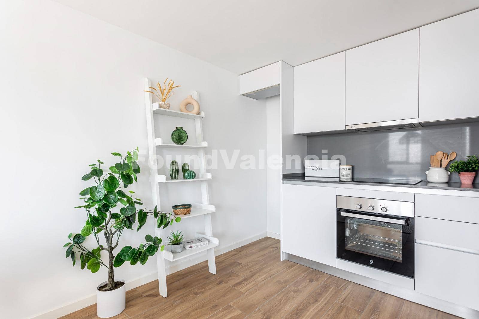 2 bedroom Apartment for sale in Valencia city with pool garage - € 430,000 (Ref: 10145307)
