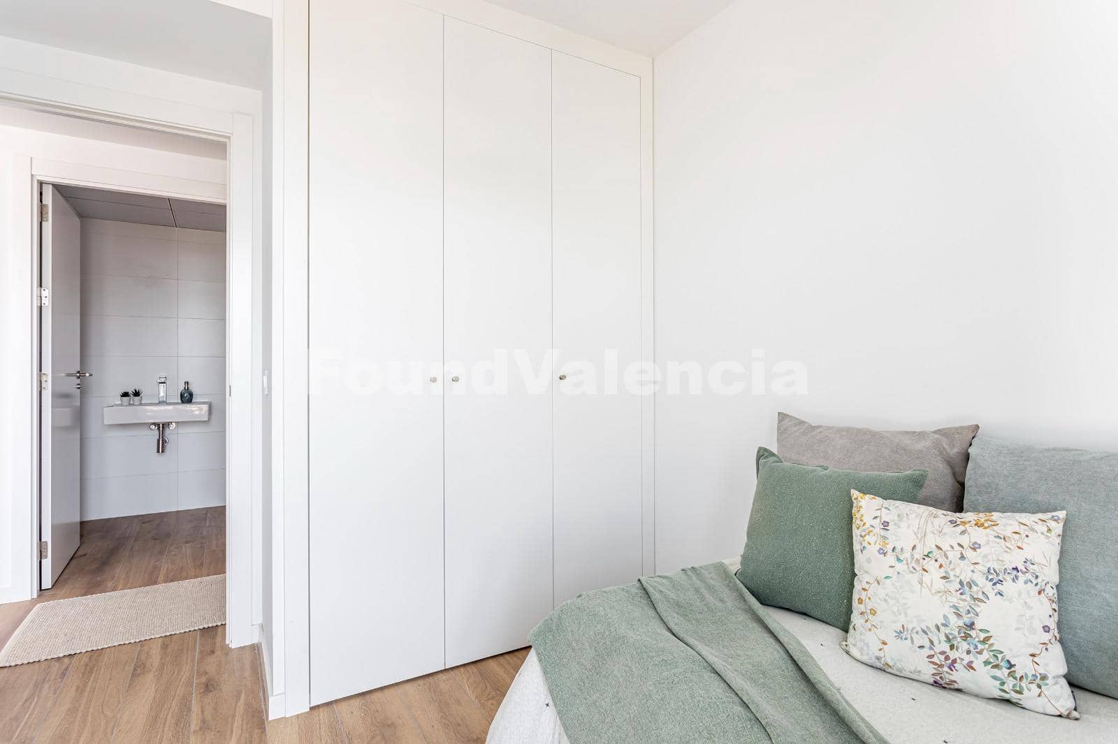 2 bedroom Apartment for sale in Valencia city with pool garage - € 430,000 (Ref: 10145307)