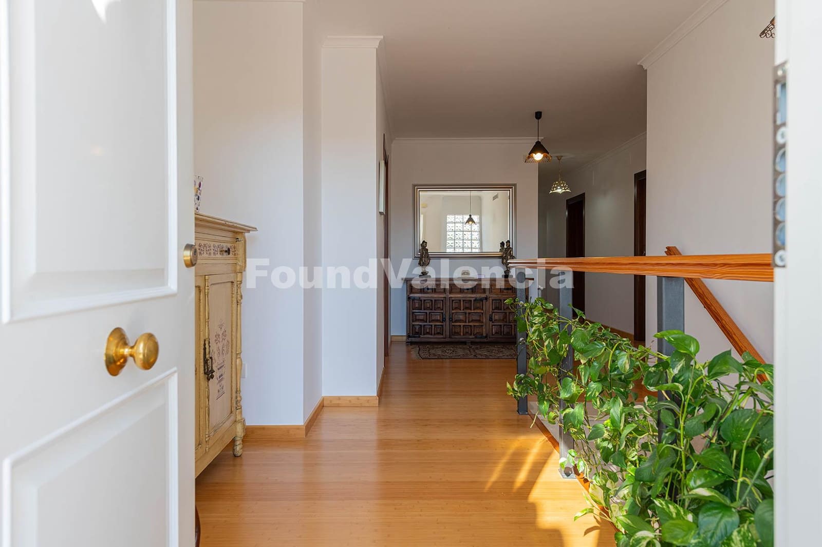 4 slaapkamer Villa te koop in Godelleta met garage - € 590.000 (Ref: 10145308)