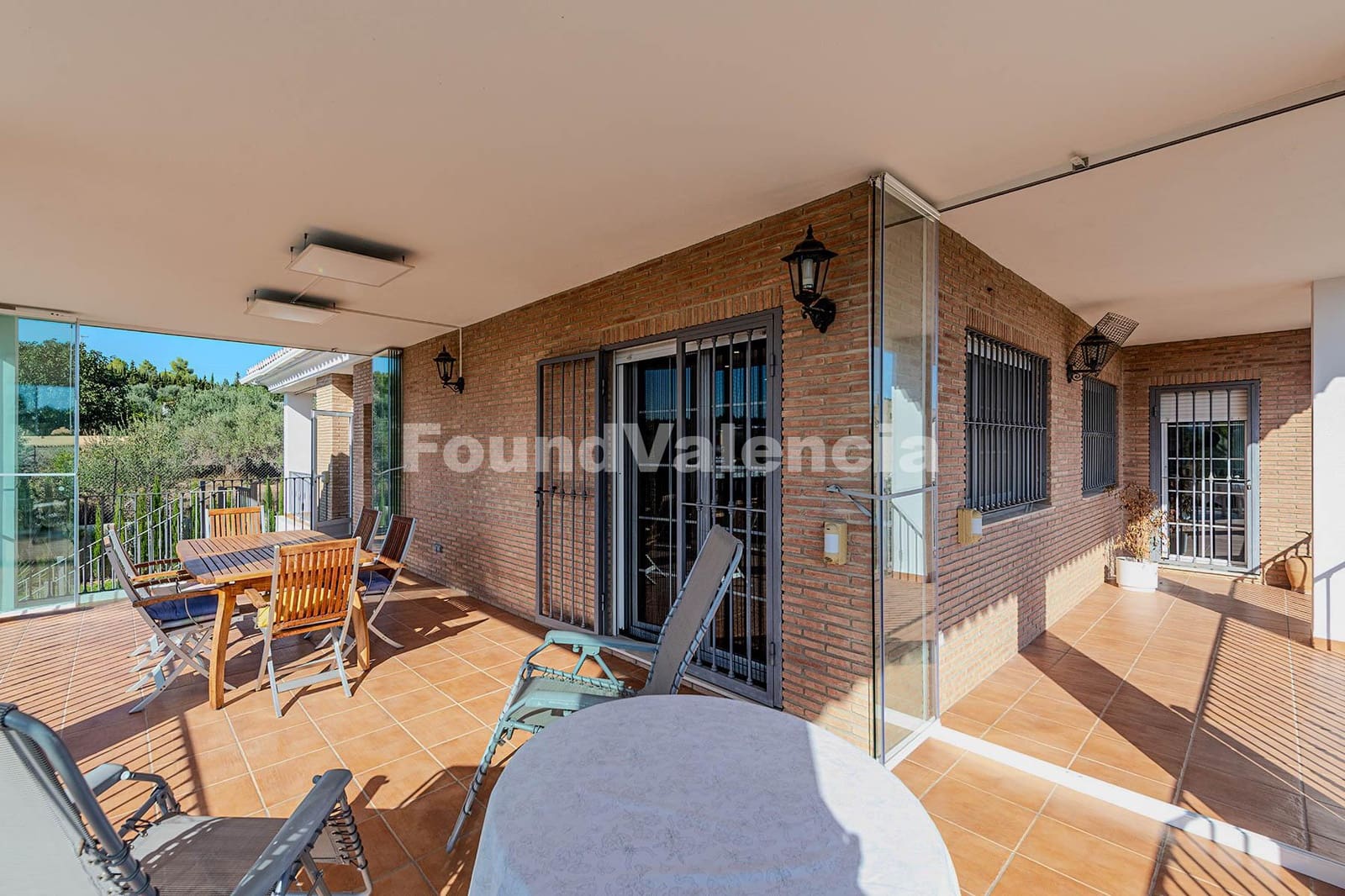 4 slaapkamer Villa te koop in Godelleta met garage - € 590.000 (Ref: 10145308)