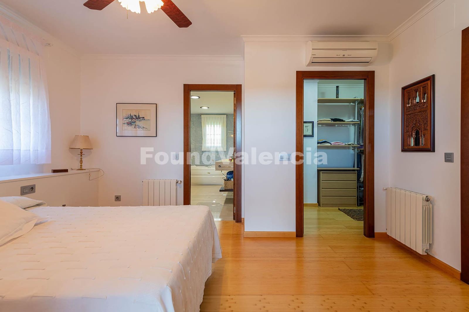 4 slaapkamer Villa te koop in Godelleta met garage - € 590.000 (Ref: 10145308)