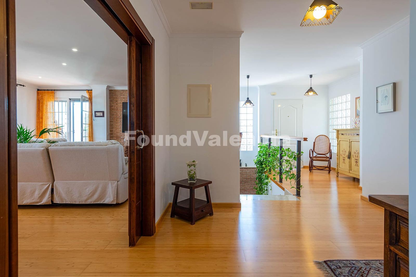 4 slaapkamer Villa te koop in Godelleta met garage - € 590.000 (Ref: 10145308)