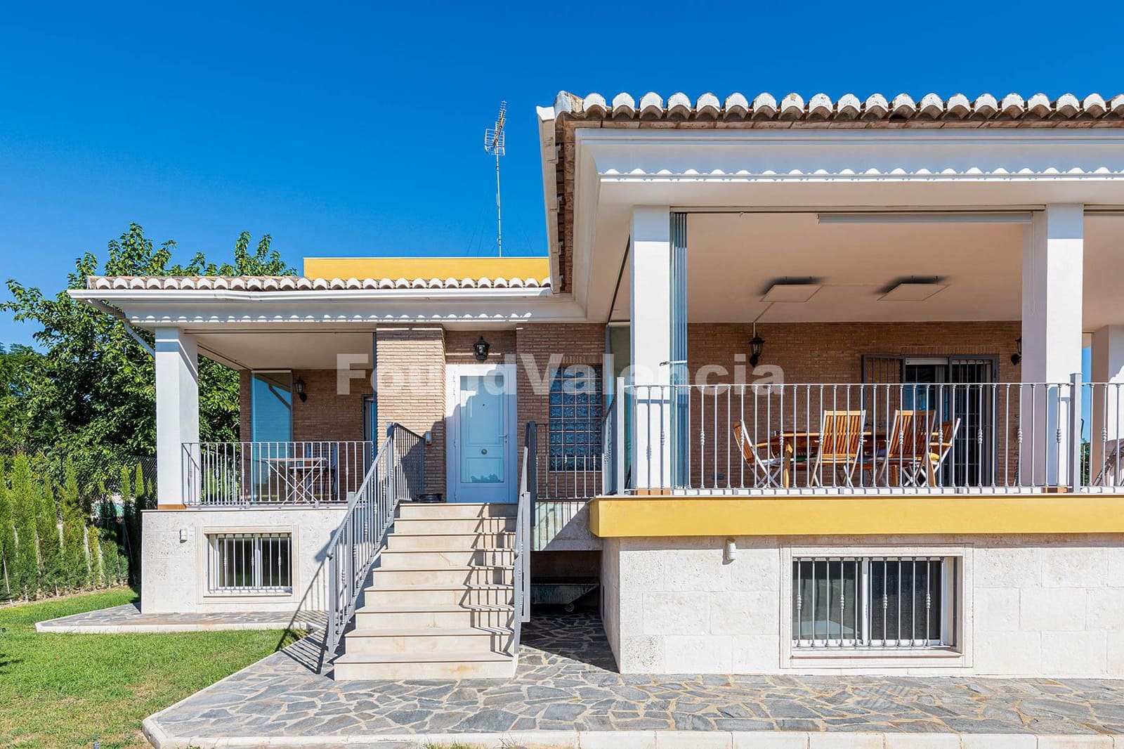 4 slaapkamer Villa te koop in Godelleta met garage - € 590.000 (Ref: 10145308)