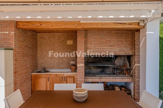 4 slaapkamer Villa te koop in Godelleta met garage - € 590.000 (Ref: 10145308)