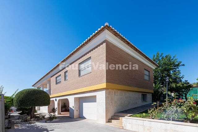 4 slaapkamer Villa te koop in Godelleta met garage - € 590.000 (Ref: 10145308)