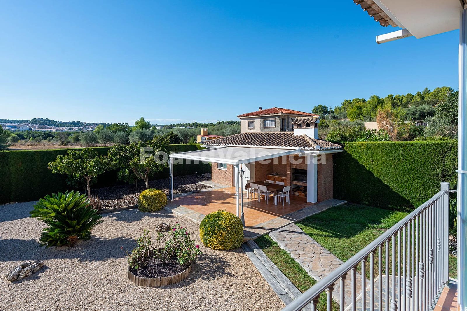 4 slaapkamer Villa te koop in Godelleta met garage - € 590.000 (Ref: 10145308)