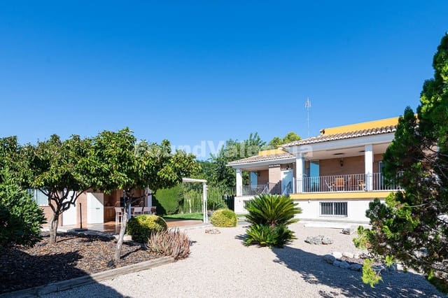 4 slaapkamer Villa te koop in Godelleta met garage - € 590.000 (Ref: 10145308)
