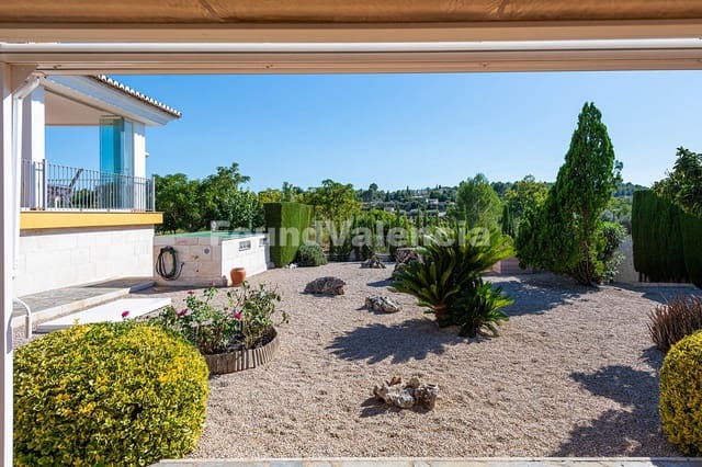 4 slaapkamer Villa te koop in Godelleta met garage - € 590.000 (Ref: 10145308)