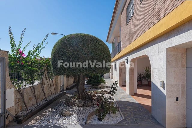 4 slaapkamer Villa te koop in Godelleta met garage - € 590.000 (Ref: 10145308)