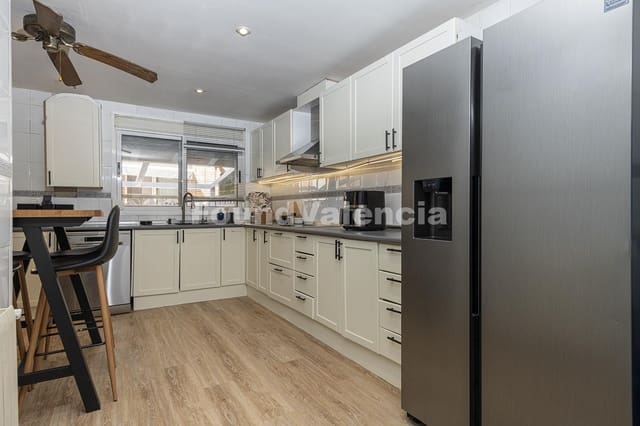 5 Zimmer Villa zu verkaufen in L'Eliana - 480.000 € (Ref: 10145311)
