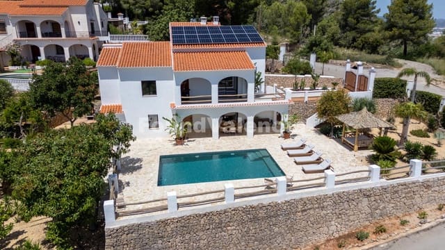 Chalet de 5 habitaciones en Oliva en venta con piscina - 1.250.000 € (Ref: 10145315)