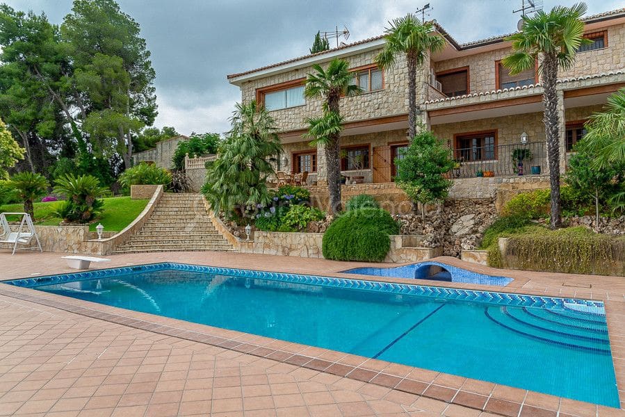 6 soveværelse Villa til salg i Chiva med swimmingpool garage - € 820.000 (Ref: 4665199)