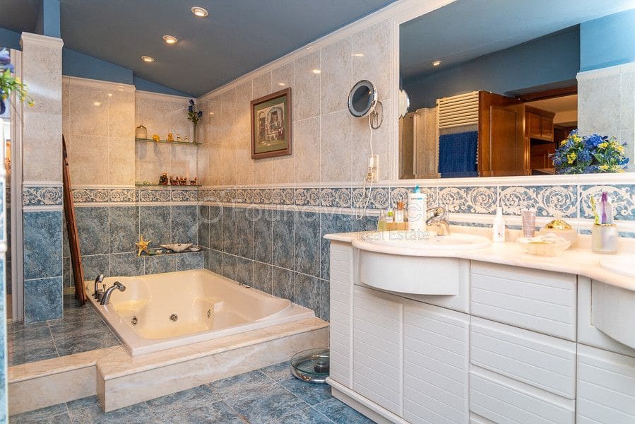 6 soveværelse Villa til salg i Chiva med swimmingpool garage - € 820.000 (Ref: 4665199)