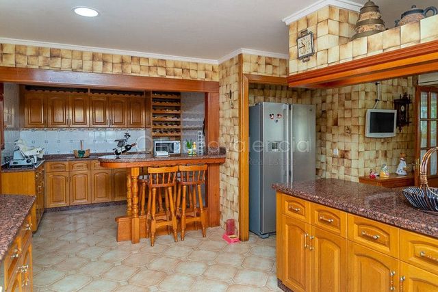 6 soveværelse Villa til salg i Chiva med swimmingpool garage - € 820.000 (Ref: 4665199)