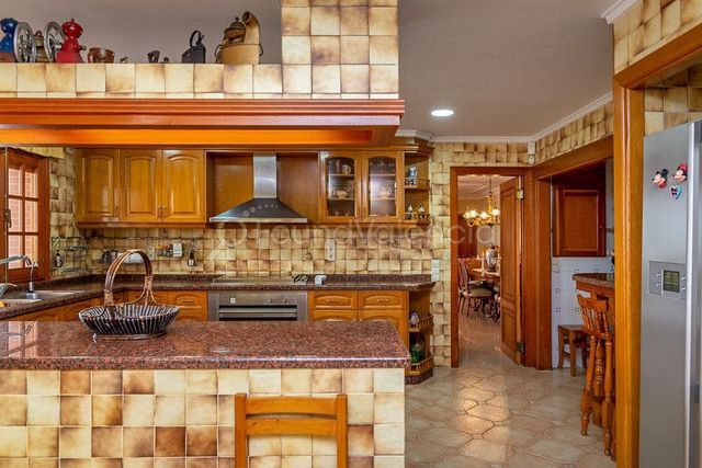 6 soveværelse Villa til salg i Chiva med swimmingpool garage - € 820.000 (Ref: 4665199)
