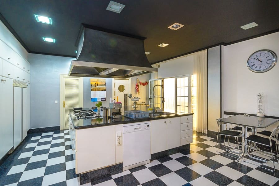 7 soverom Finca/Herregård til salgs i Chiva - € 2 300 000 (Ref: 5199951)