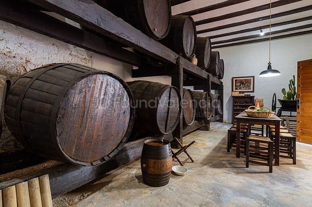 7 bedroom Finca/Country House for sale in Chiva - € 2,300,000 (Ref: 5199951)