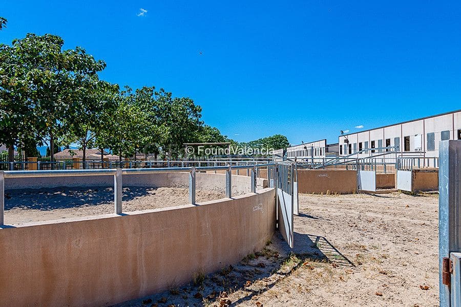 Finca/Landhuis te koop in Chiva - € 1.500.000 (Ref: 6379440)