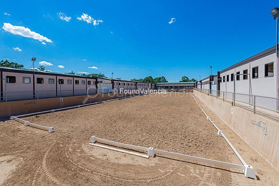 Finca/Landhuis te koop in Chiva - € 1.500.000 (Ref: 6379440)