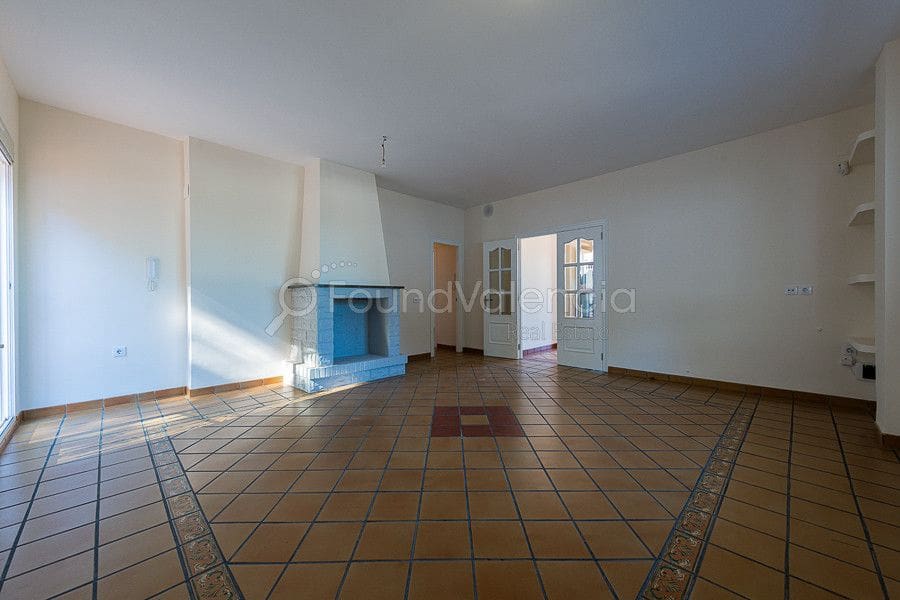 3 soverom Villa til salgs i Gilet - € 450 000 (Ref: 6428892)