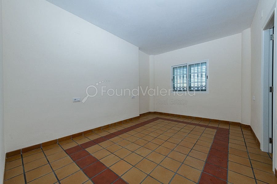 3 soverom Villa til salgs i Gilet - € 450 000 (Ref: 6428892)