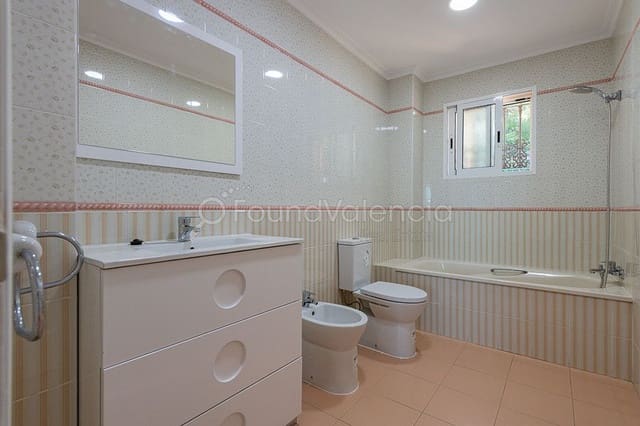 3 bedroom Villa for sale in Gilet - € 450,000 (Ref: 6428892)