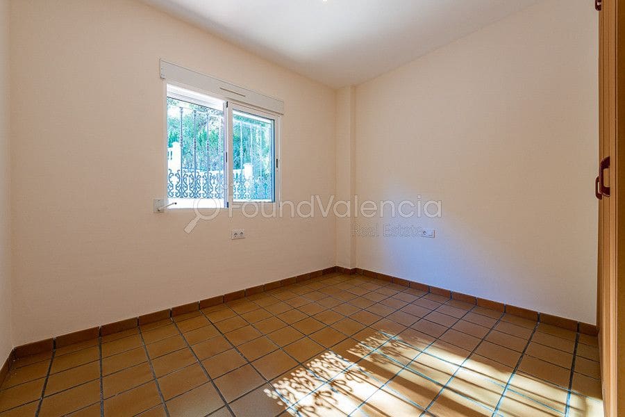 3 soverom Villa til salgs i Gilet - € 450 000 (Ref: 6428892)