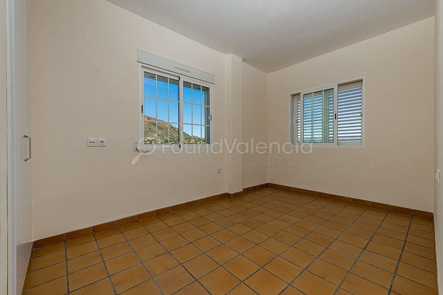 3 soverom Villa til salgs i Gilet - € 450 000 (Ref: 6428892)