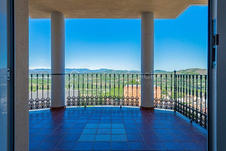 3 soverom Villa til salgs i Gilet - € 450 000 (Ref: 6428892)