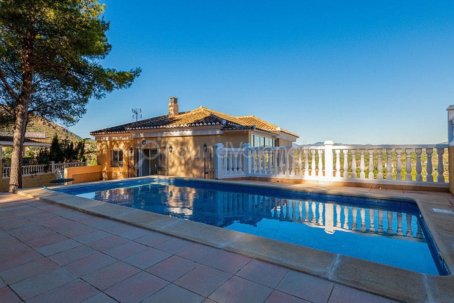 3 soverom Villa til salgs i Gilet - € 450 000 (Ref: 6428892)