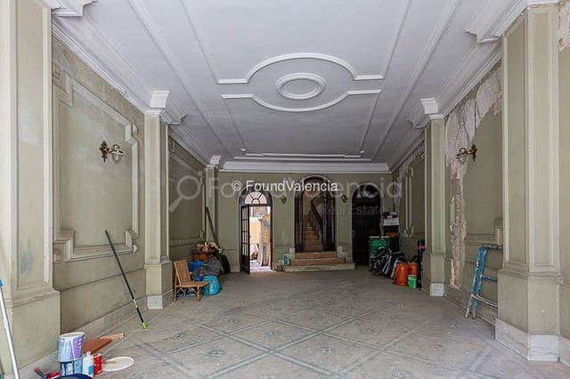 Townhouse for sale in Valencia city - € 7,000,000 (Ref: 6559746)