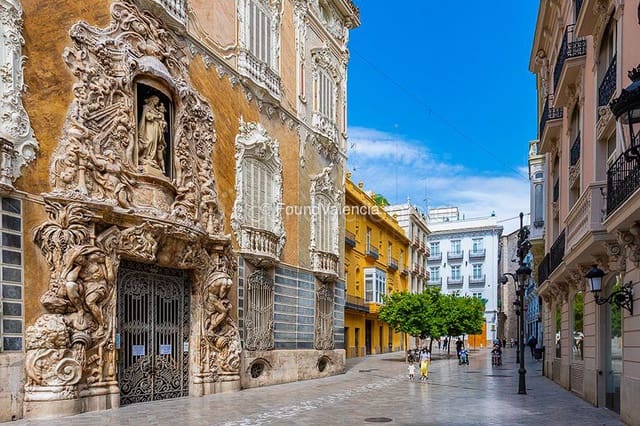 Townhouse for sale in Valencia city - € 7,000,000 (Ref: 6559746)