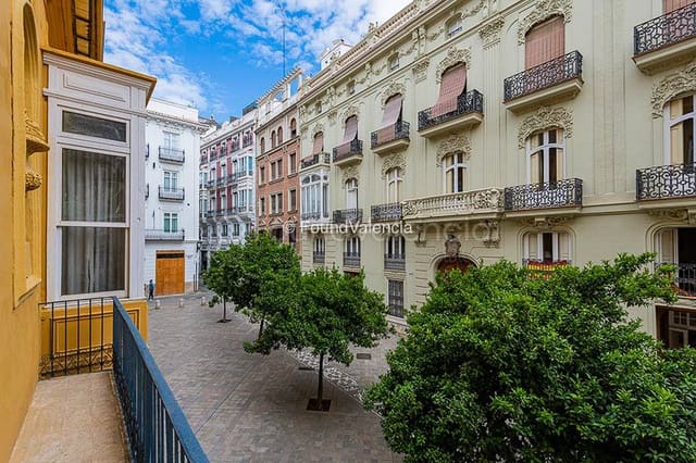 Townhouse for sale in Valencia city - € 7,000,000 (Ref: 6559746)