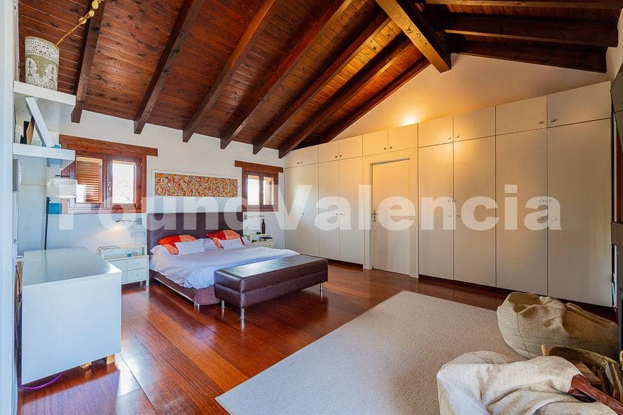 4 sovrum Villa till salu i Requena - 880 001 € (Ref: 7183349)