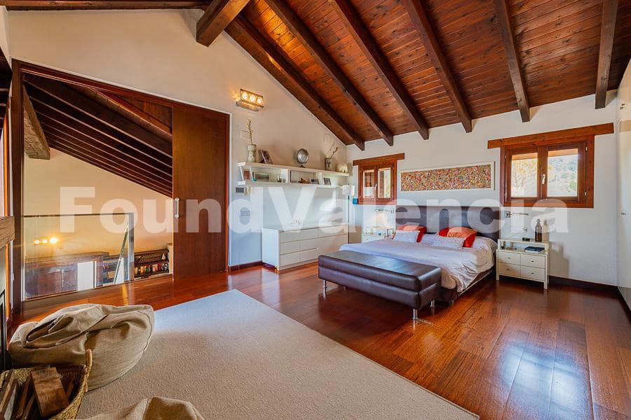 4 sovrum Villa till salu i Requena - 880 001 € (Ref: 7183349)