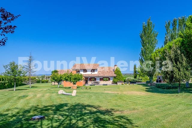 Chalet de 4 habitaciones en Requena en venta - 880.001 € (Ref: 7183349)