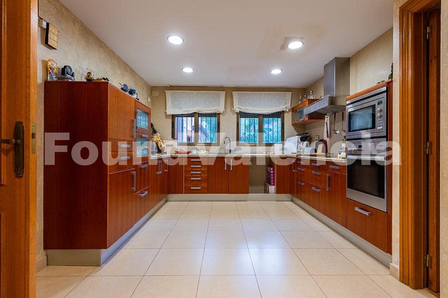 7 slaapkamer Villa te koop in Burriana / Borriana - € 1.200.000 (Ref: 7250584)