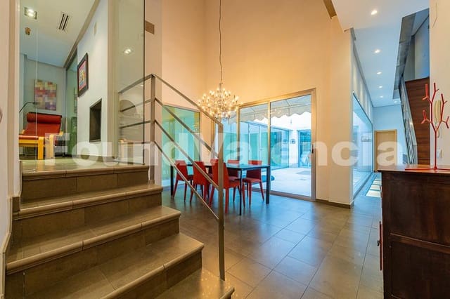 5 bedroom Apartment for sale in Alberic - € 450,000 (Ref: 7373803)