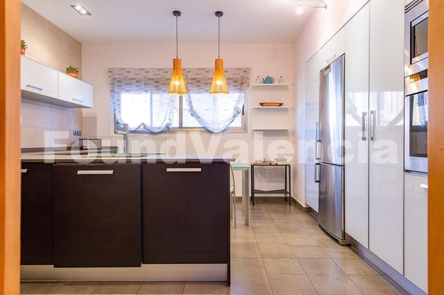 5 bedroom Apartment for sale in Alberic - € 450,000 (Ref: 7373803)