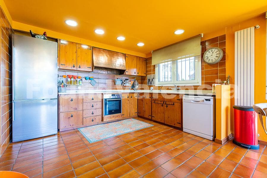 5 slaapkamer Villa te koop in Chiva - € 550.000 (Ref: 7555886)