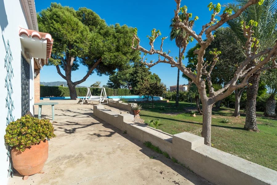 10 bedroom Finca/Country House for sale in Museros - € 1,900,000 (Ref: 7646907)